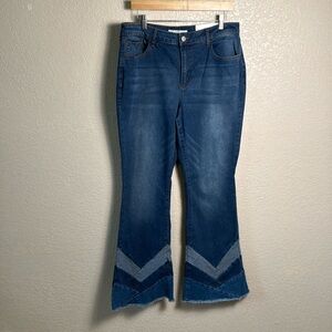 Cato Fashions Women’s 14 Flare Leg Denim Jeans Leg Detail High Rise 70’s Raw Hem